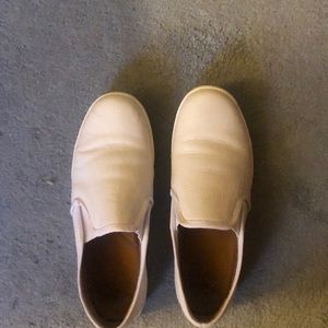 Nursing shoes